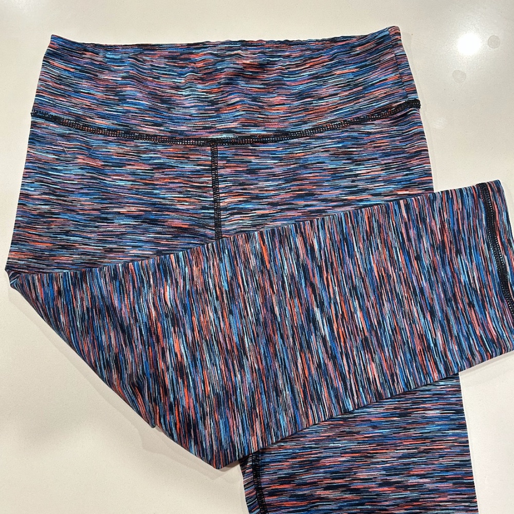 Aeropostale LIVE LOVE DREAM capri leggings (size medium)